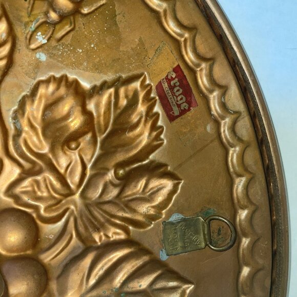 Vintage Peerage Brass Plate Wall Hanging Made in England 14” Embossed Repoussé - Picture 5 of 7